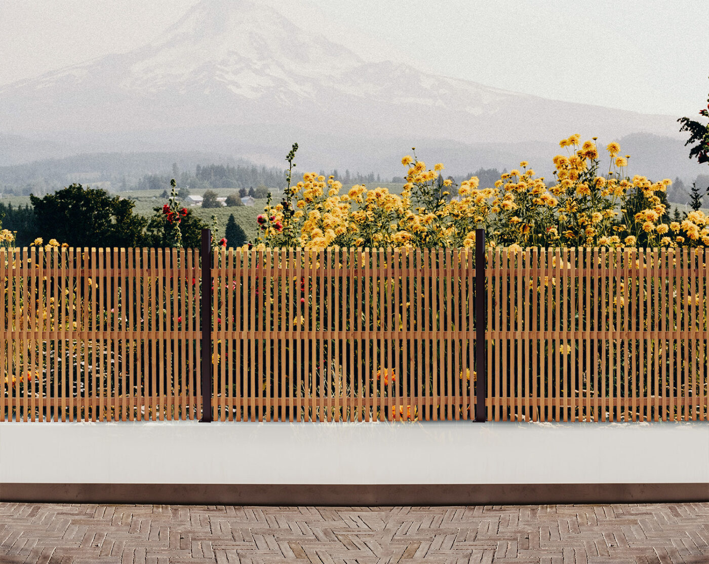 clôture en bois et poteaux aluminium noirs