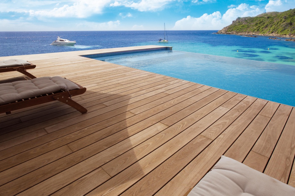 Terrase en frêne thermotraité