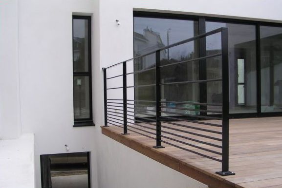garde-corps extérieur en aluminium noir