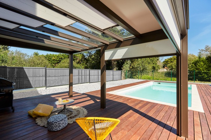 pergolas aluminium sur terrasse bois