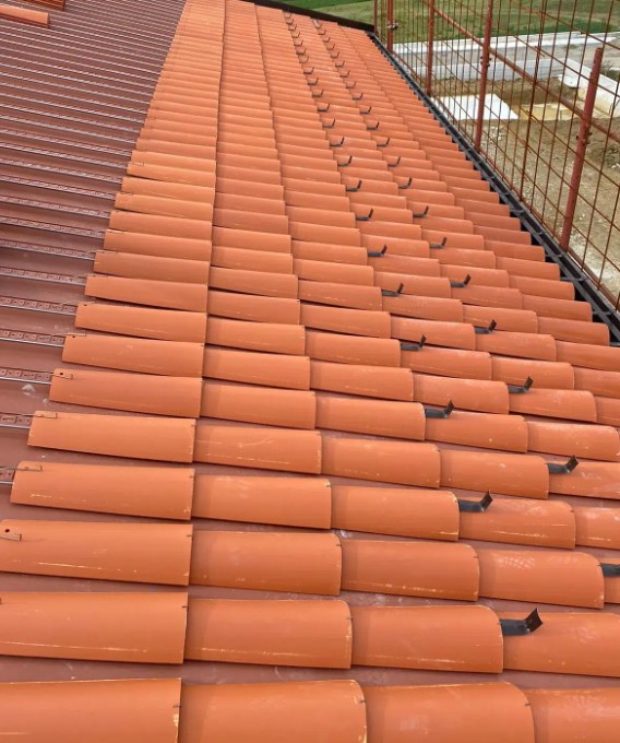 Bac acier sous tuiles installation